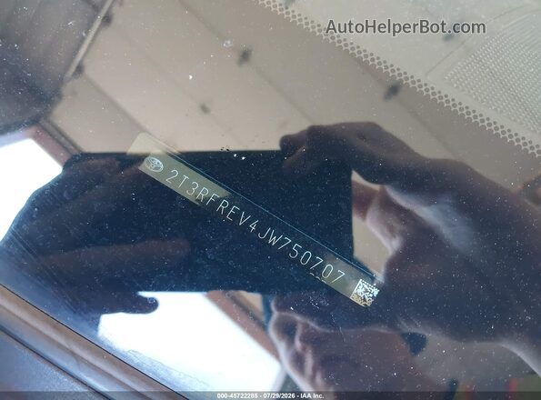 2T3RFREV4JW750707 2018 TOYOTA RAV4 Черный Вид подкапотного пространства