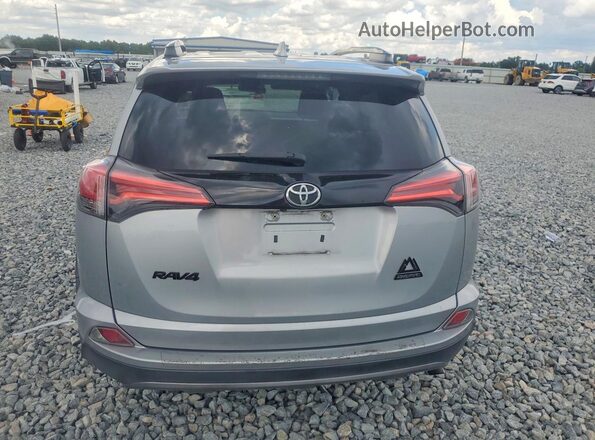 2T3RFREV4JW755406 2018 TOYOTA RAV4 Silver Widok z tyłu