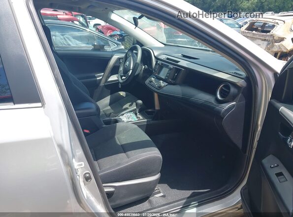 2T3RFREV4JW816785 2018 TOYOTA RAV4 Silver Вид салону спереду