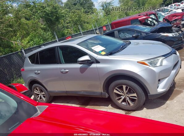 2T3RFREV4JW816785 2018 TOYOTA RAV4 Silver Вид задньої частини салону