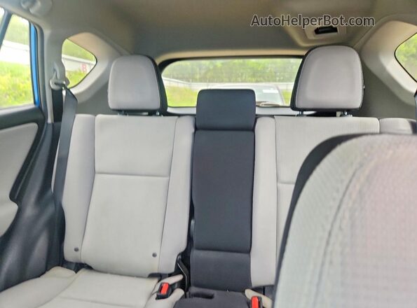 2T3RFREV5HW619120 2017 TOYOTA RAV4 Blue Widok tylnych siedzeń