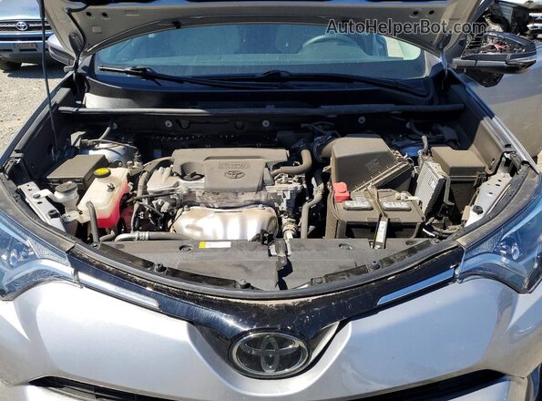 2T3RFREV5HW629758 2017 TOYOTA RAV4 Silver ძრავის განყოფილების ხედი