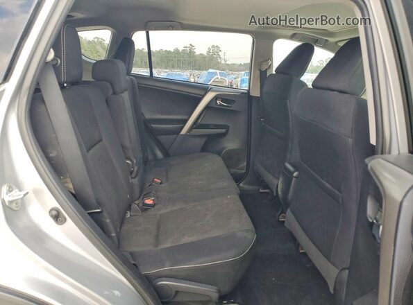 2T3RFREV5JW791475 2018 TOYOTA RAV4 Silver უკანა სალონის ხედი