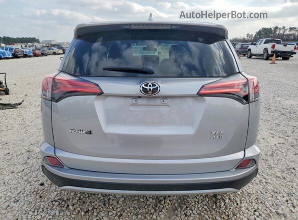 2T3RFREV5JW791475 2018 TOYOTA RAV4 Silver უკანა ხედი