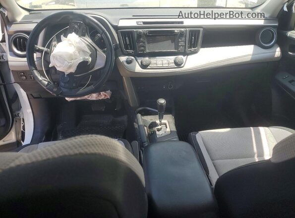 2T3RFREV6HW666382 2017 TOYOTA RAV4 Белый Вид панели приборов