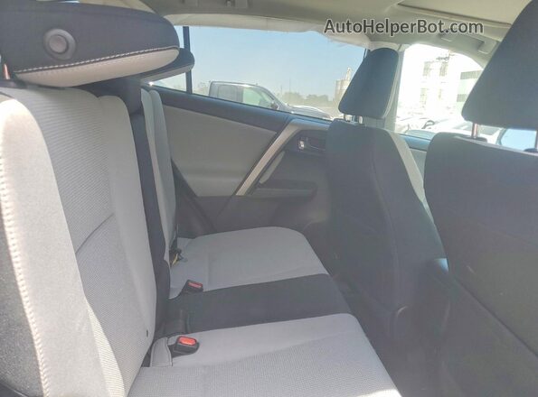 2T3RFREV6HW666382 2017 TOYOTA RAV4 Белый Вид задней части салона