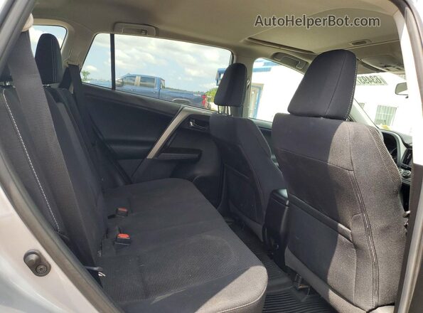 2T3RFREV6HW686468 2017 TOYOTA RAV4 Silver Սալոնի հետևի տեսք