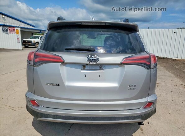 2T3RFREV6HW686468 2017 TOYOTA RAV4 Silver Հետևի տեսք