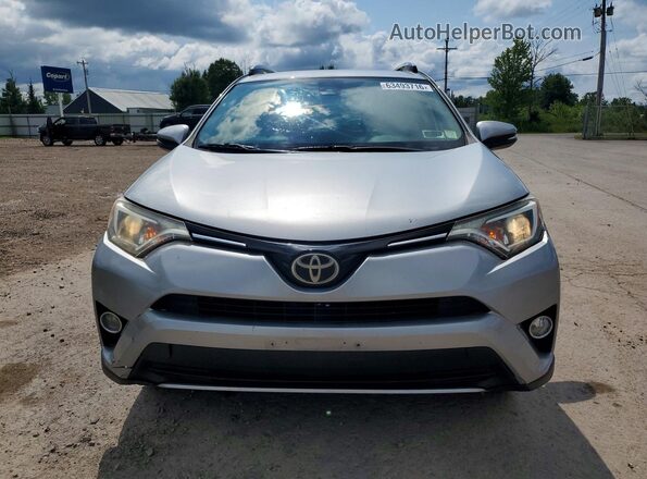 2T3RFREV6HW686468 2017 TOYOTA RAV4 Silver Դիմացի տեսք