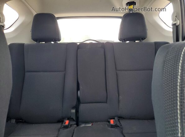 2T3RFREV6HW686468 2017 TOYOTA RAV4 Silver Հետևի նստատեղերի տեսք