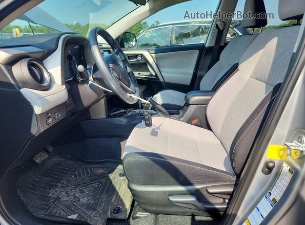 2T3RFREV6JW816142 2018 TOYOTA RAV4 Silver წინა სალონის ხედი
