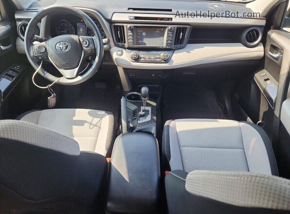 2T3RFREV6JW816142 2018 TOYOTA RAV4 Silver წინა პანელის ხედი