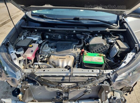 2T3RFREV6JW816142 2018 TOYOTA RAV4 Silver ძრავის განყოფილების ხედი