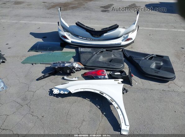 2T3RFREV6JW823687 2018 TOYOTA RAV4 White Widok zestawu wskaźników