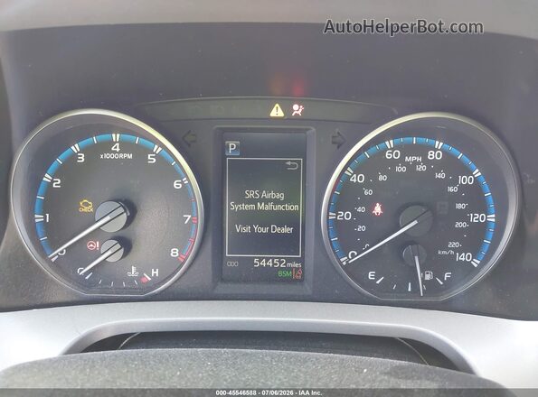 2T3RFREV6JW823687 2018 TOYOTA RAV4 White Widok tylnych siedzeń