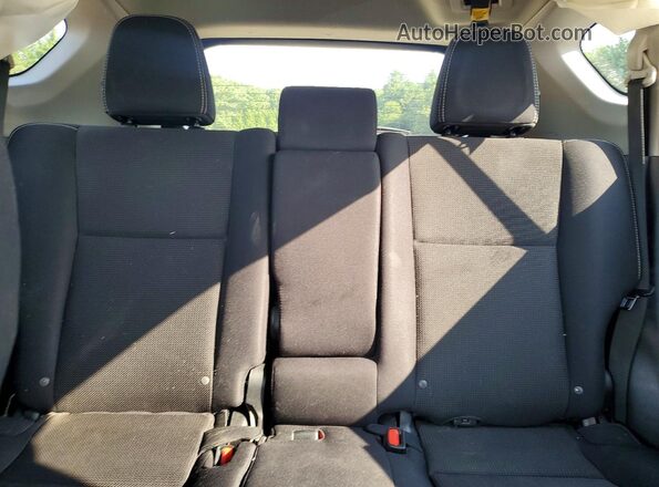 2T3RFREV7HW552035 2017 TOYOTA RAV4 Black Widok tylnych siedzeń