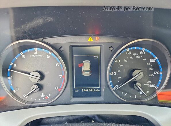 2T3RFREV7JW709603 2018 TOYOTA RAV4 Maroon ხელსაწყოთა პანელის ხედი