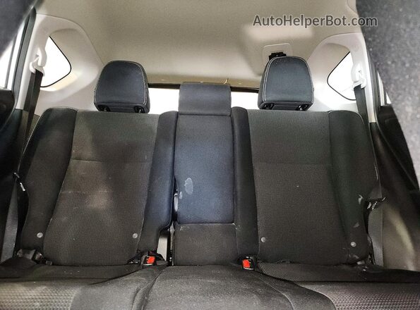 2T3RFREV8GW435630 2016 TOYOTA RAV4 Silver Rear seats view