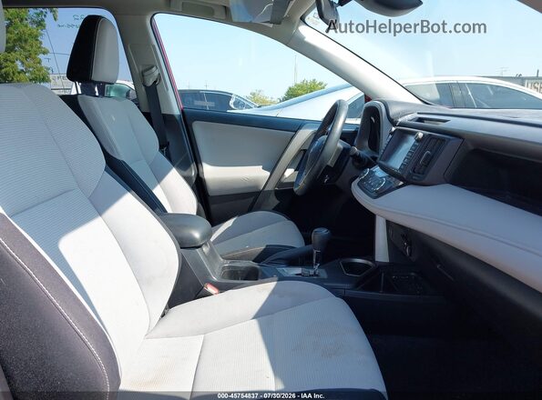 2T3RFREV8HW646246 2017 TOYOTA RAV4 Red Вид салону спереду