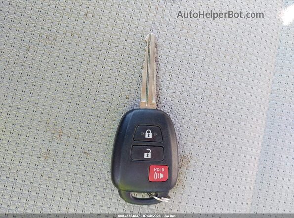 2T3RFREV8HW646246 2017 TOYOTA RAV4 Red Вид панелі приладів