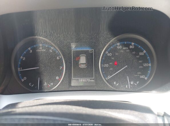 2T3RFREV8HW690652 2017 TOYOTA RAV4 Silver Հետևի նստատեղերի տեսք