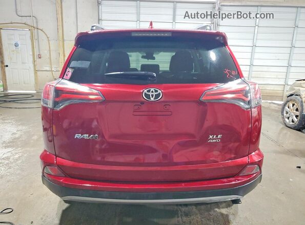 2T3RFREV8JW716723 2018 TOYOTA RAV4 Red Հետևի տեսք