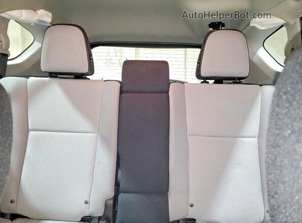 2T3RFREV8JW716723 2018 TOYOTA RAV4 Red Հետևի նստատեղերի տեսք