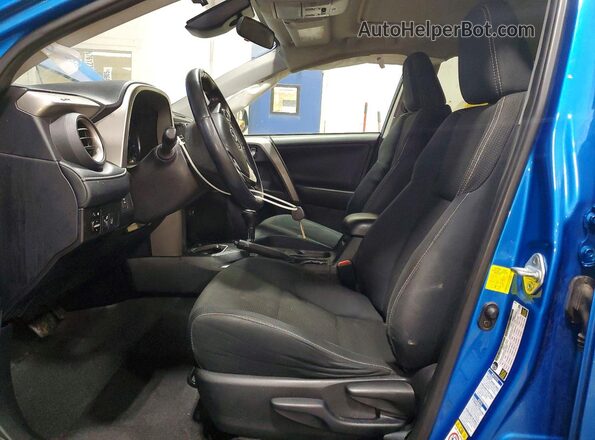 2T3RFREV9HW552263 2017 TOYOTA RAV4 Blue Vista interior delantera