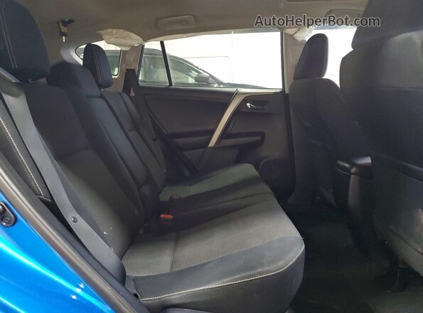 2T3RFREV9HW552263 2017 TOYOTA RAV4 Blue Vista interior trasera