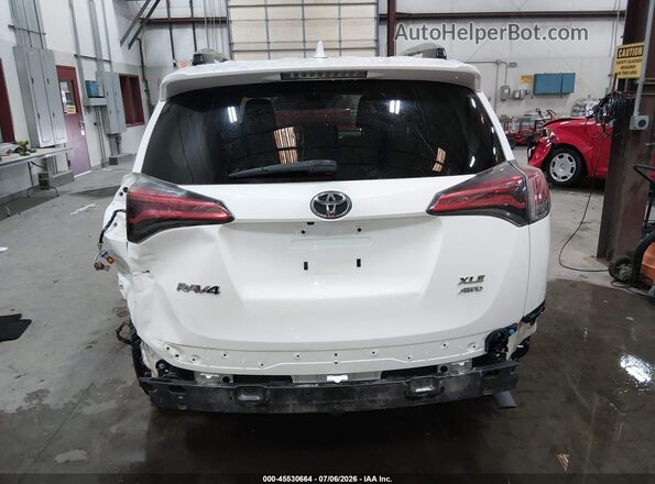 2T3RFREV9HW575980 2017 TOYOTA RAV4 White 