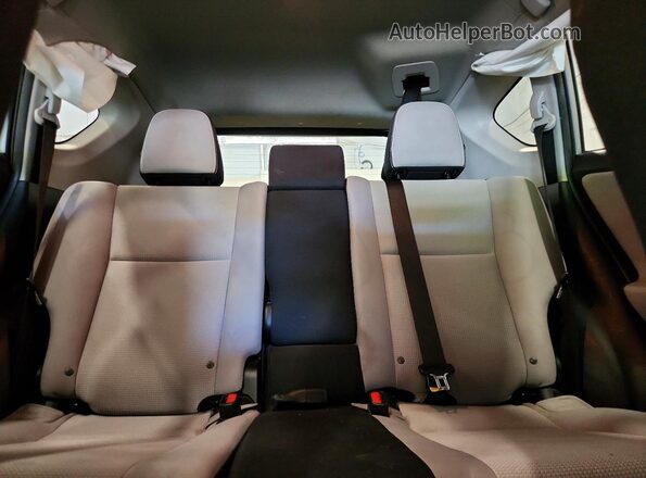 2T3RFREV9HW649849 2017 TOYOTA RAV4 Silver Widok tylnych siedzeń