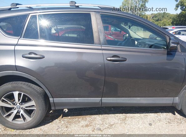 2T3RFREVXHW557004 2017 TOYOTA RAV4 Gray Вид задньої частини салону