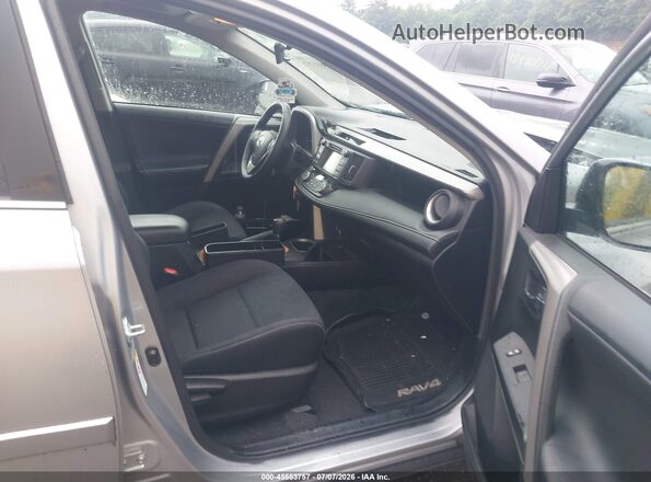 2T3RFREVXHW591363 2017 TOYOTA RAV4 Silver წინა სალონის ხედი