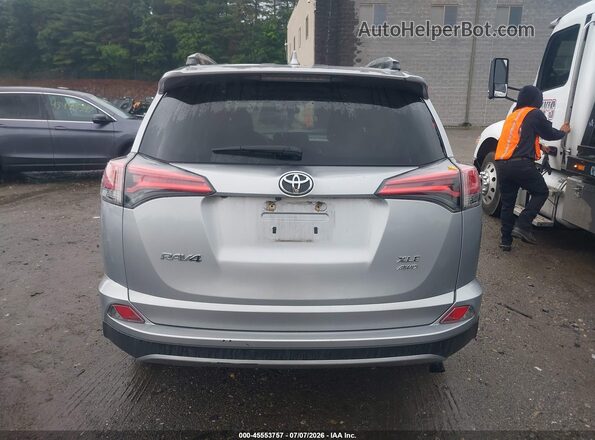 2T3RFREVXHW591363 2017 TOYOTA RAV4 Silver 