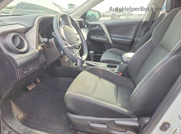 2T3RFREVXHW647205 2017 TOYOTA RAV4 White Widok wnętrza z przodu