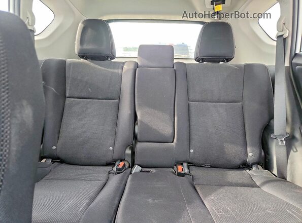 2T3RFREVXHW647205 2017 TOYOTA RAV4 White Widok tylnych siedzeń