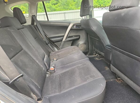 2T3RFREVXHW647205 2017 TOYOTA RAV4 White Widok wnętrza z tyłu