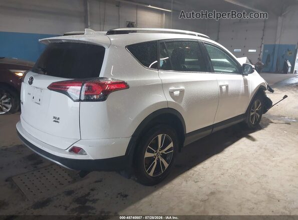 2T3RFREVXHW683198 2017 TOYOTA RAV4 White Задня права чверть