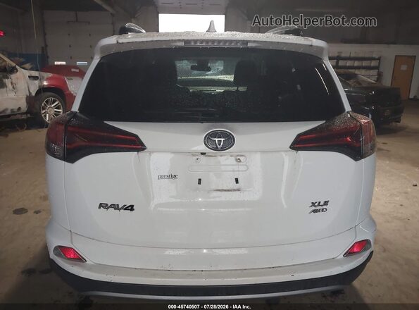 2T3RFREVXHW683198 2017 TOYOTA RAV4 White 
