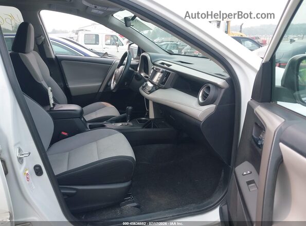 2T3RFREVXHW693648 2017 TOYOTA RAV4 White წინა სალონის ხედი