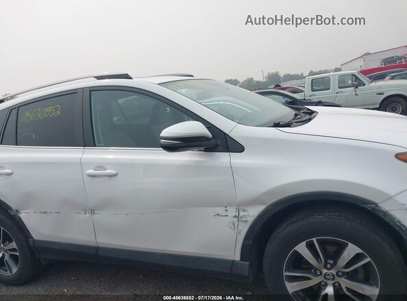2T3RFREVXHW693648 2017 TOYOTA RAV4 White უკანა სალონის ხედი