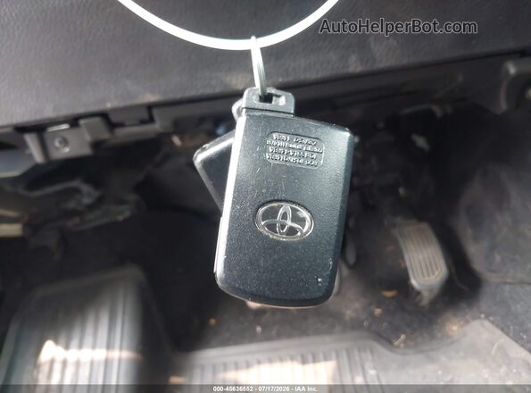 2T3RFREVXHW693648 2017 TOYOTA RAV4 White წინა პანელის ხედი