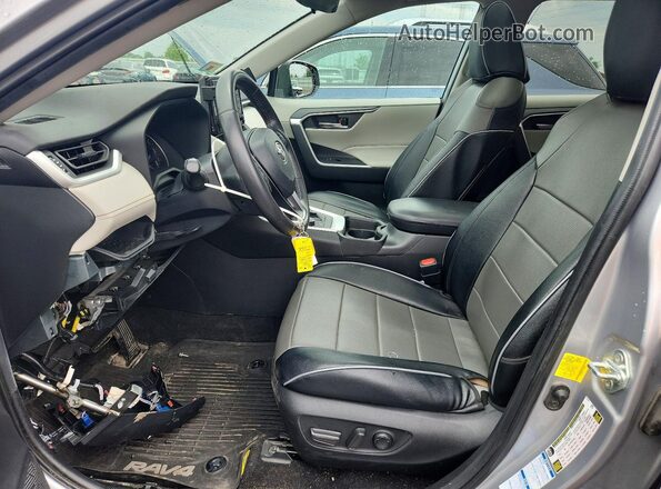 2T3RWRFV2LW084321 2020 TOYOTA RAV4 Silver Widok wnętrza z przodu