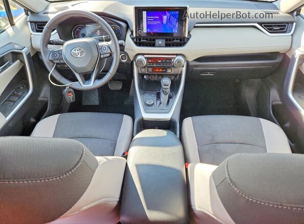 2T3RWRFV4RW248810 2024 TOYOTA RAV4 Серебряный Вид панели приборов