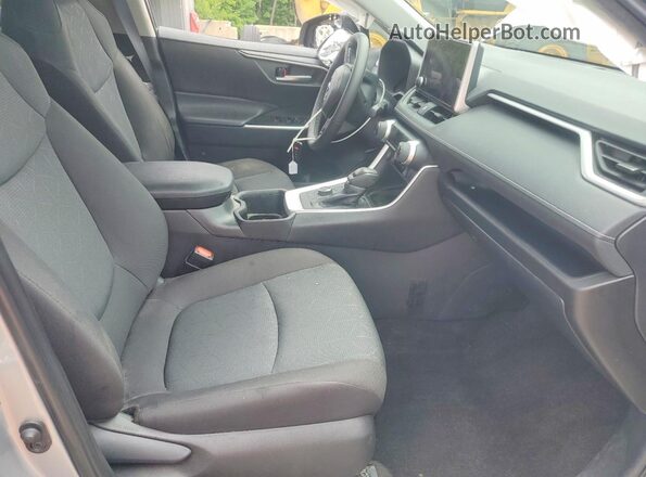 2T3RWRFV8RW246560 2024 TOYOTA RAV4 Серебряный Вид салона спереди