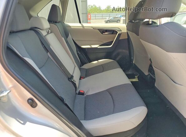 2T3RWRFV9MW126646 2021 TOYOTA RAV4 Silver Vista interior trasera