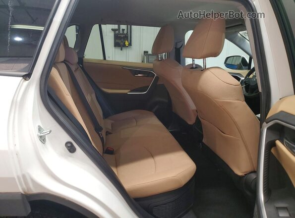 2T3RWRFVXMW113128 2021 TOYOTA RAV4 White Widok wnętrza z tyłu