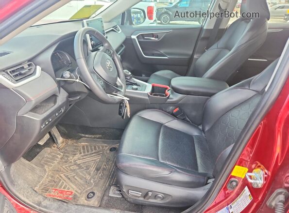 2T3S1RFVXNW280123 2022 TOYOTA RAV4 Красный Вид салона спереди