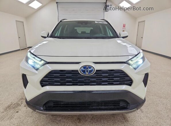 2T3T6RFV3NW035296 2022 TOYOTA RAV4 White Widok z przodu