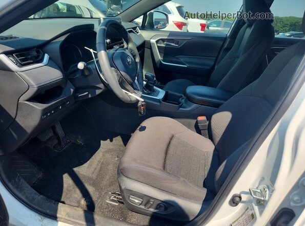 2T3T6RFV8RW049667 2024 TOYOTA RAV4 White Front interior view